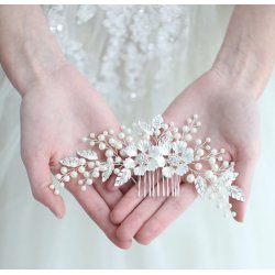 H�rkam med s�lvblomster og perler