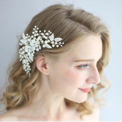 H�rkam med s�lvblomster og perler