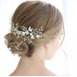 H�rn�le med perler og metalblomster