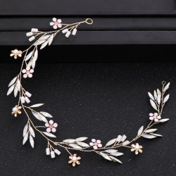 Blomsterranke med opalhvide og sart jadegrnne krystaller 