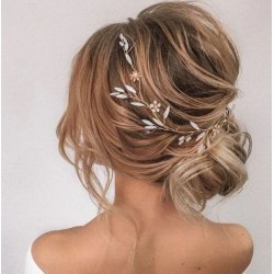 Blomsterranke med opalhvide og sart jadegrnne krystaller 