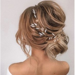 Blomsterranke med opalhvide og sart jadegrnne krystaller 