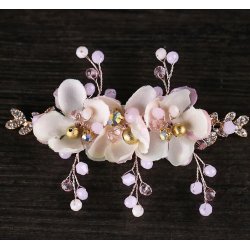 H�rclip med rosa stofblomster og perler