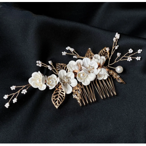 Hrkam med cremehvide blomster