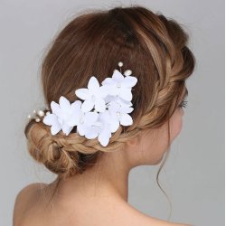 H�rkam med hvide stofblomster