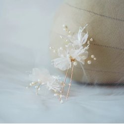 H�rn�le med organzablomster og perler