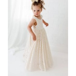 Lang helblonde kjole cremehvid