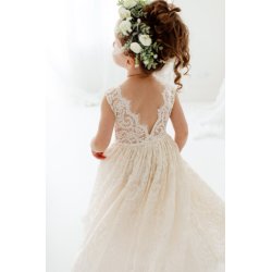 Lang helblonde kjole cremehvid