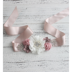 Satinblte med krystaller og organzablomster gammelrosa