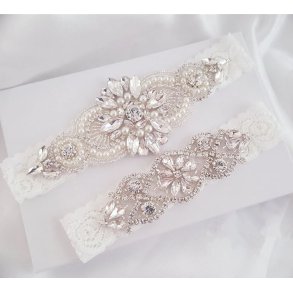 Strmpebnd-st hvidt med slvindfattede krystaller